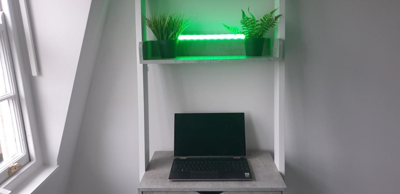 Luxe Maisonette- Parking, 4K Tvs, Leds, Local Snacks And More! Bath Exteriör bild